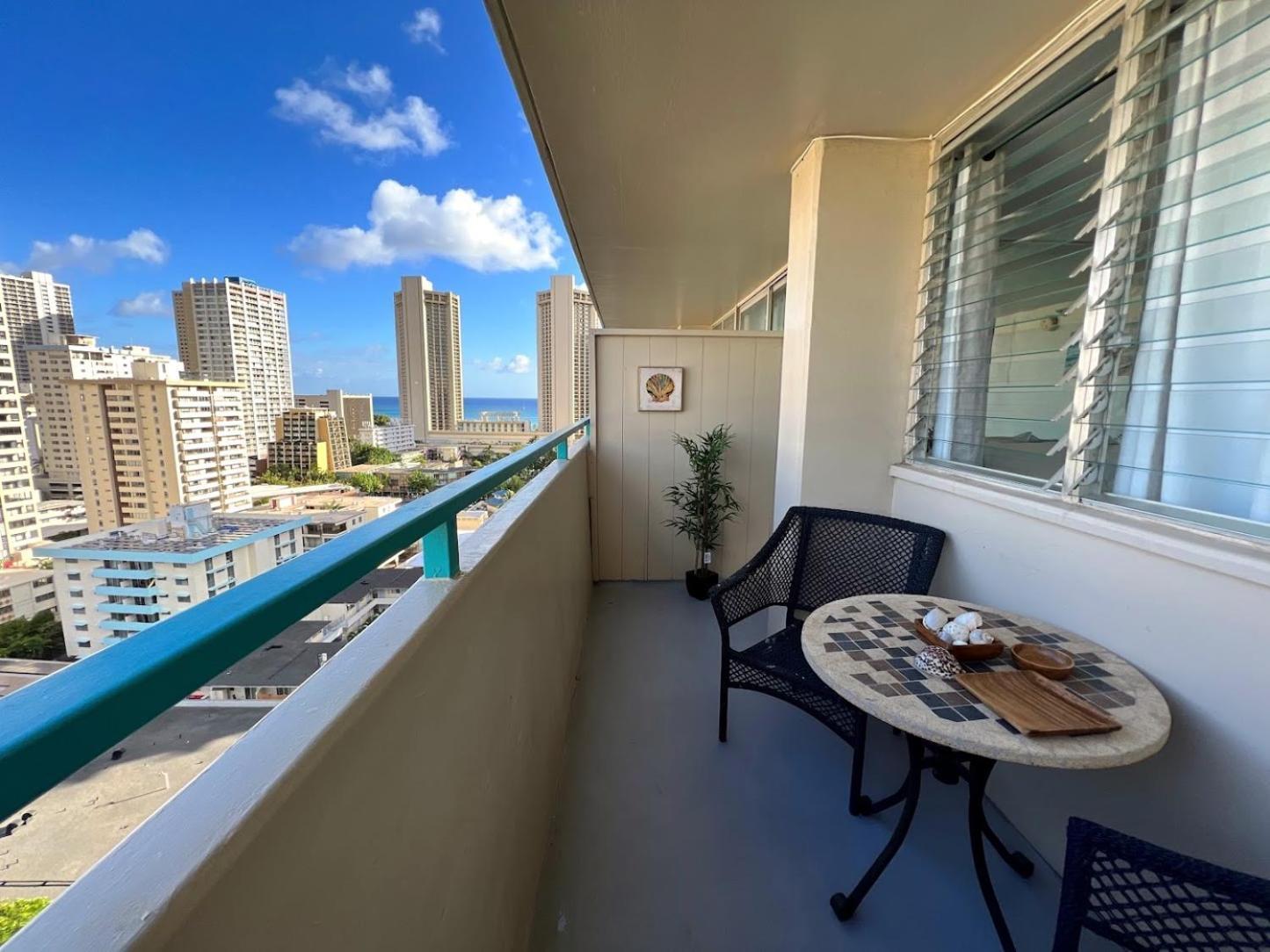 Hotel Penthouse In Waikiki With Ocean & Mountain Views
