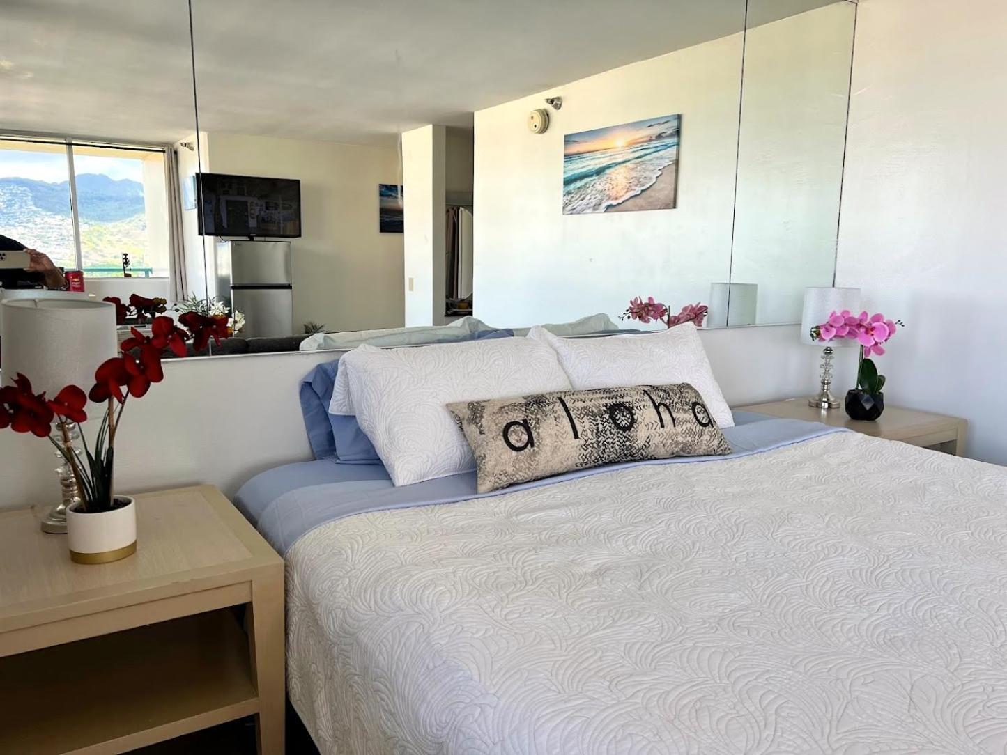 Hotel Penthouse In Waikiki With Ocean & Mountain Views Honolulu