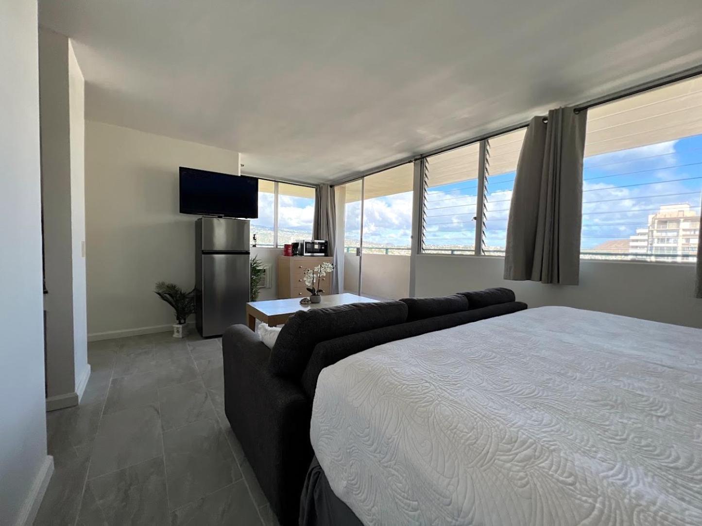 Penthouse In Waikiki With Ocean & Mountain Views 3*