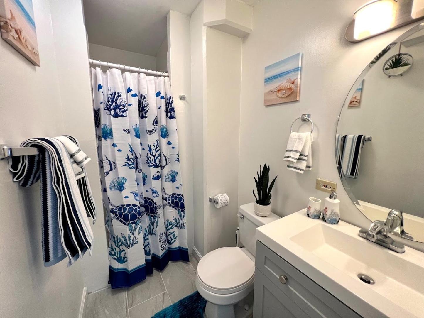 Hotel Penthouse In Waikiki With Ocean & Mountain Views 3*