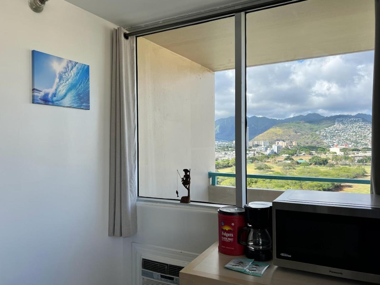Hotel Penthouse In Waikiki With Ocean & Mountain Views 3*