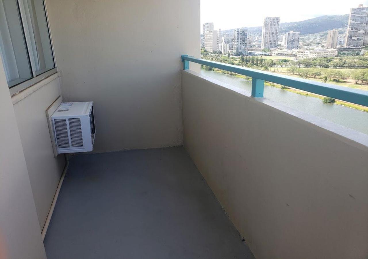 Hotel Penthouse In Waikiki With Ocean & Mountain Views 3*