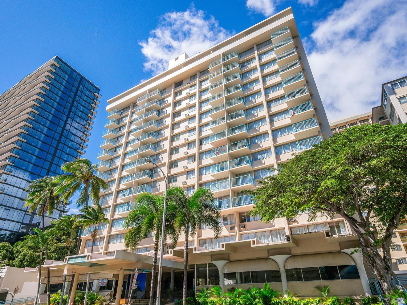 Hotel Penthouse In Waikiki With Ocean & Mountain Views