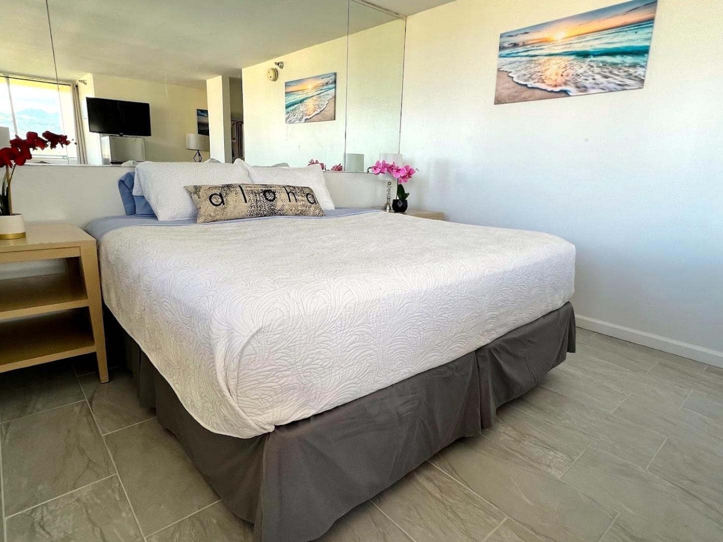 Penthouse In Waikiki With Ocean & Mountain Views